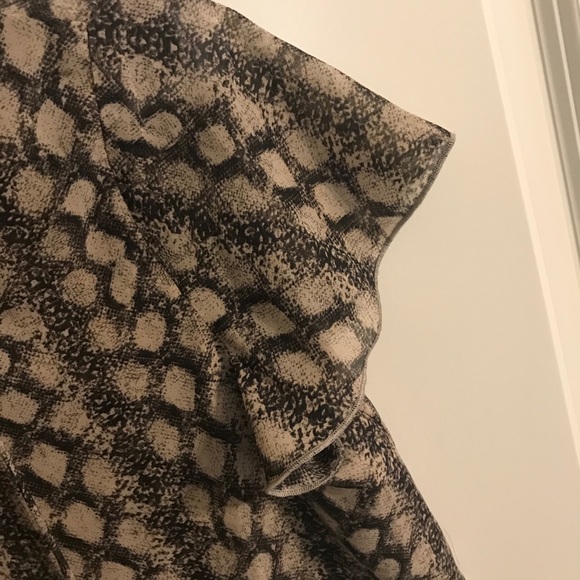 Show me your MuMu snakeskin crop blouse - Picture 5 of 5